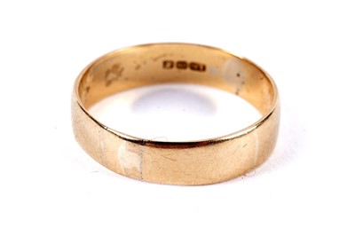 Lot 237 - An 18ct gold wedding band