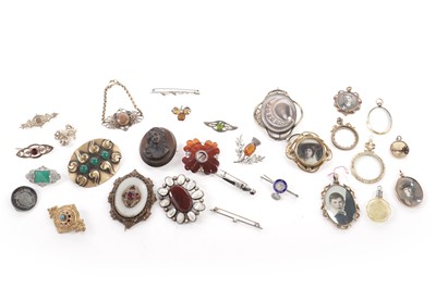 Lot 245 - A collection of antique and other costume jewellery