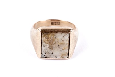 Lot 249 - A quartz signet ring