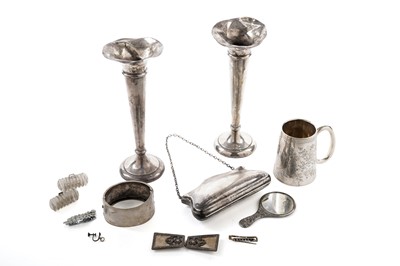 Lot 370 - A selection of small silver ware, costume jewellery, and accessories