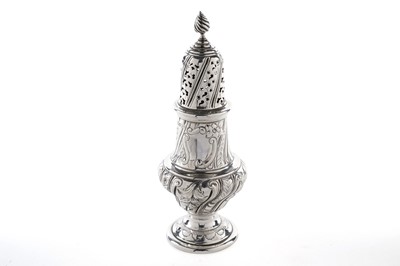 Lot 382 - An Edwardian silver sugar caster