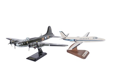 Lot 184 - A model of a Cessna Citation; and a model Boeing USAAF B-17