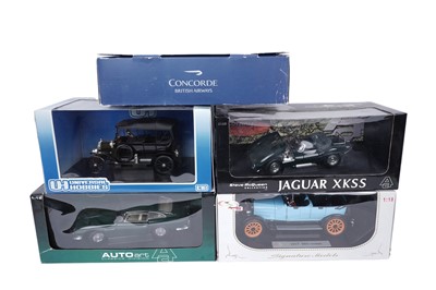 Lot 152 - A collection of diecast models including: an AUTOart Steve McQueen; and others