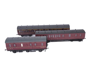 Lot 32 - Three 0-gauge kit-built carriages