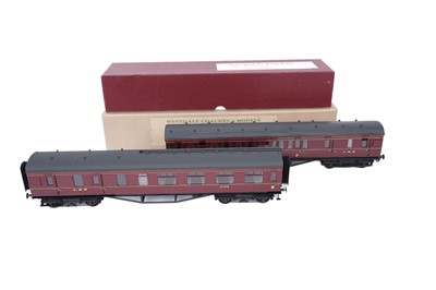 Lot 36 - Two boxed 0-gauge carriages