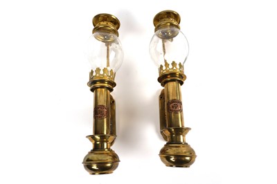 Lot 36 - A pair of reproduction brass coach lamps