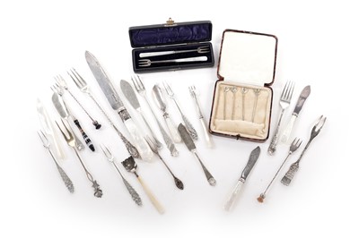 Lot 415 - A selection of silver cutlery and dining accessories