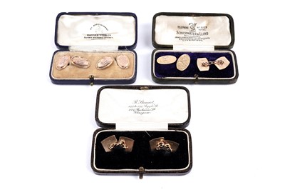 Lot 319 - A selection of gold cufflinks