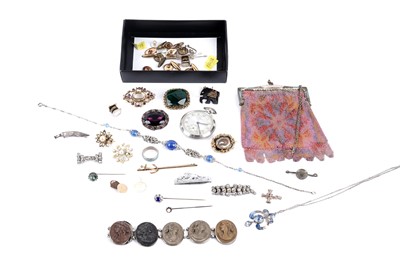 Lot 200A - A selection of costume jewellery