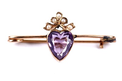 Lot 100A - An Edwardian seed pearl and heart-shaped amethyst bar brooch