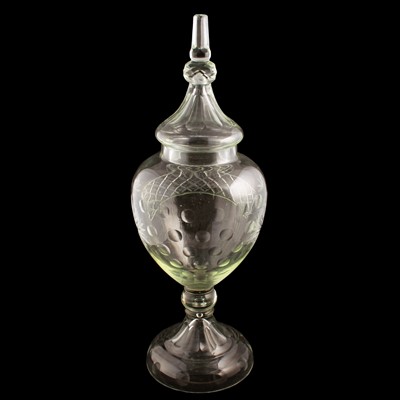 Lot 105 - A large Edwardian cut-glass jar and cover