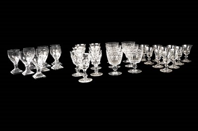 Lot 106 - A selection of glassware