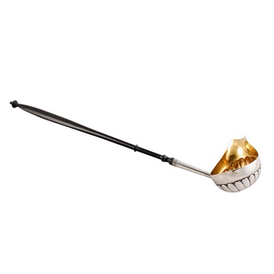 Lot 224 - A Georgian silver metal 'Sauce Boat' toddy ladle