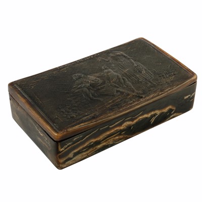 Lot 211 - A George III "Le Bon Ménage" horn snuff box