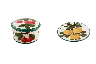 Lot 50 - A Wemyss 'Oranges' plate; and an Abbotsford Ware pot and cover