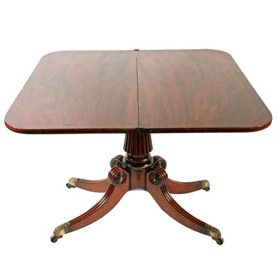 Lot 527 - A good George III mahogany tea table