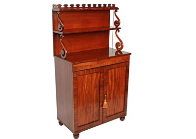 Lot 538 - A small Regency mahogany chiffonier