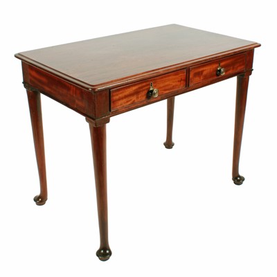 Lot 587 - A Victorian plum pudding mahogany side table