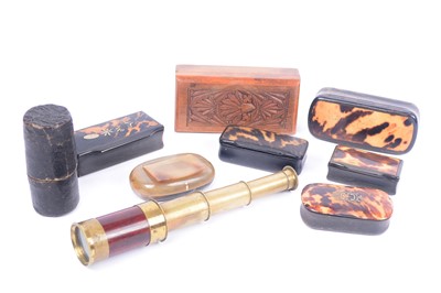 Lot 212 - A selection of Georgian and later tortoiseshell and horn snuff boxes