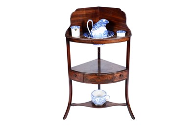 Lot 629 - A Georgian mahogany corner washstand