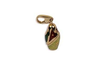 Lot 665 - Faberge: a Russian Doll pattern charm pendant
