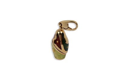 Lot 665 - Faberge: a Russian Doll pattern charm pendant