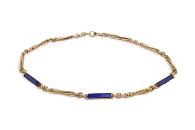 Lot 672 - A 9ct yellow gold and lapis lazuli necklace