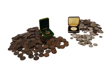 Lot 507 - Mixed coinage including silver coins and a John Pinches pendant