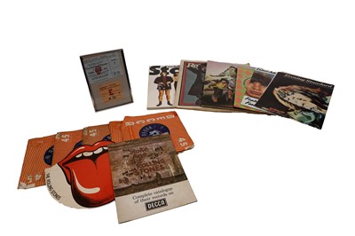 Lot 334 - A collectors' bundle of Rolling Stones memorabilia and 7" singles