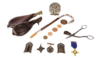 Lot 941 - A selection of collectables, medals and silver