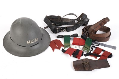 Lot 206 - Mixed militaria