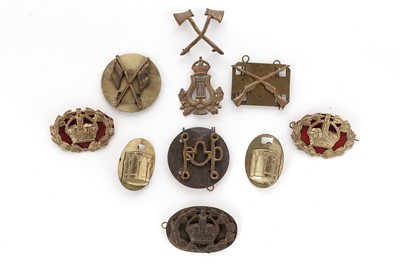 Lot 158 - A selection of mostly military arm badges