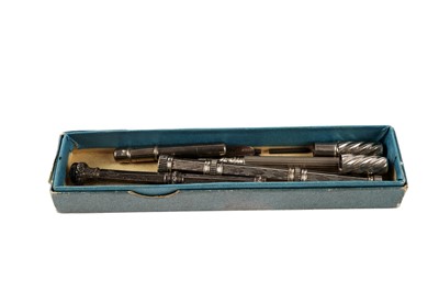 Lot 967 - An Edwardian silver extending propelling pencil; and other items