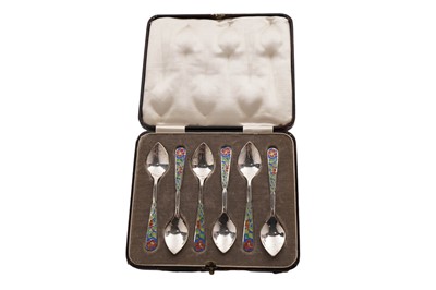 Lot 250 - A George V cased set of six silver coffee spoons