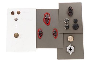 Lot 134 - Mainly non-military buttons and badges