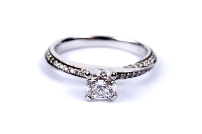 Lot 703 - A diamond ring