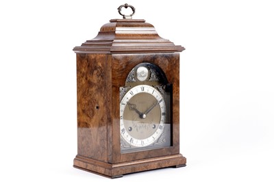 Lot 178 - A mid-20th Century mantel clock