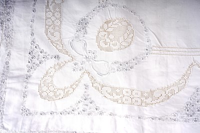 Lot 1499 - An uncommonly fine Belle Epoque needlework pillowcase and sheet set