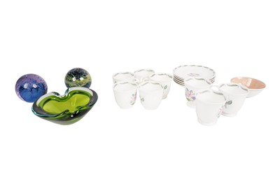 Lot 465 - ﻿A Susie Cooper part tea service, a Mdina paperweight, and other decorative ceramics and glass