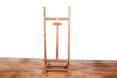 Lot 104 - A large pine artist easel