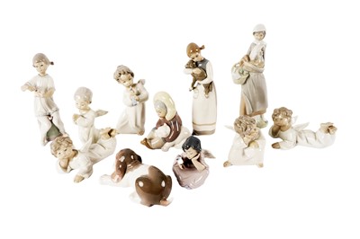 Lot 481 - ﻿A selection of Lladro decorative ceramic figures