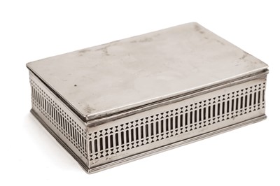 Lot 316 - A silver jewellery box by Ollivant & Botsford