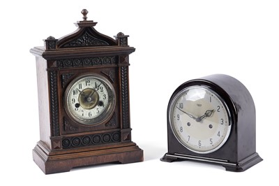 Lot 176 - Two mantel clocks