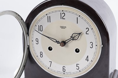 Lot 176 - Two mantel clocks