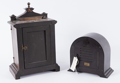 Lot 176 - Two mantel clocks