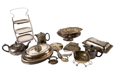 Lot 318 - A selection of late 19th Century and later silver and plated items