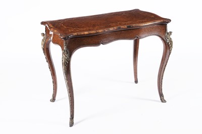 Lot 1443 - An early 20th Century Continental walnut side table