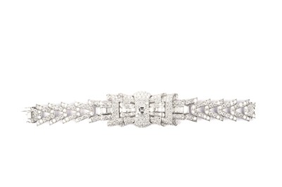 Lot 708 - A fine Art Deco diamond bracelet