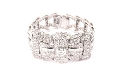 Lot 682 - A fine Art Deco diamond bracelet