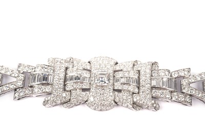 Lot 682 - A fine Art Deco diamond bracelet